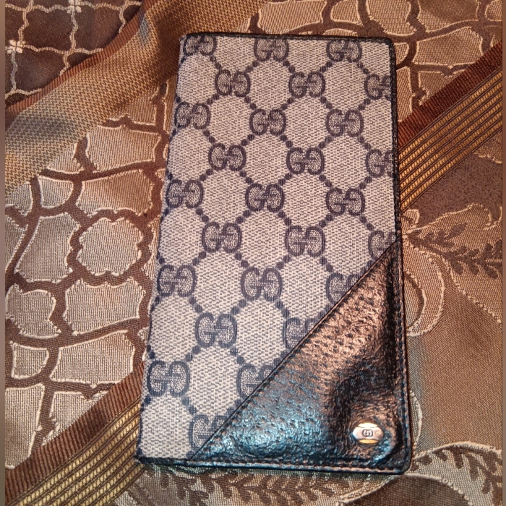 VINTAGE GUCCI ACCESSORY COLLECTION CHECKBOOK HOLDER
